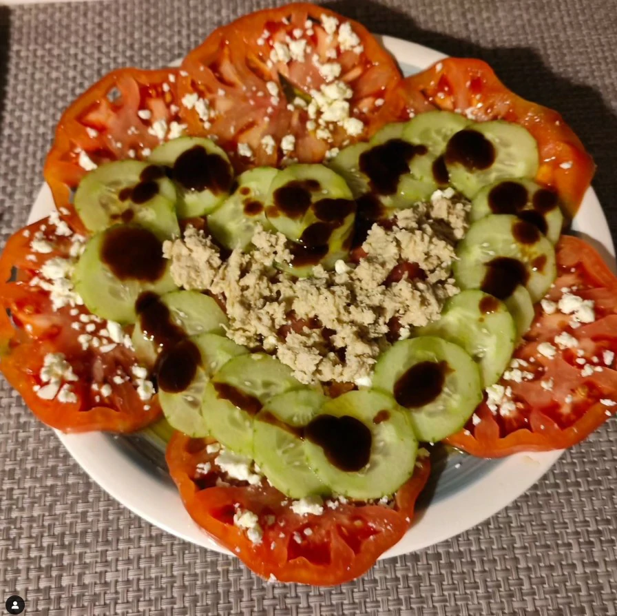 Ensalada Amorosa: La Sorpresa Perfecta para un Lunes Caótico