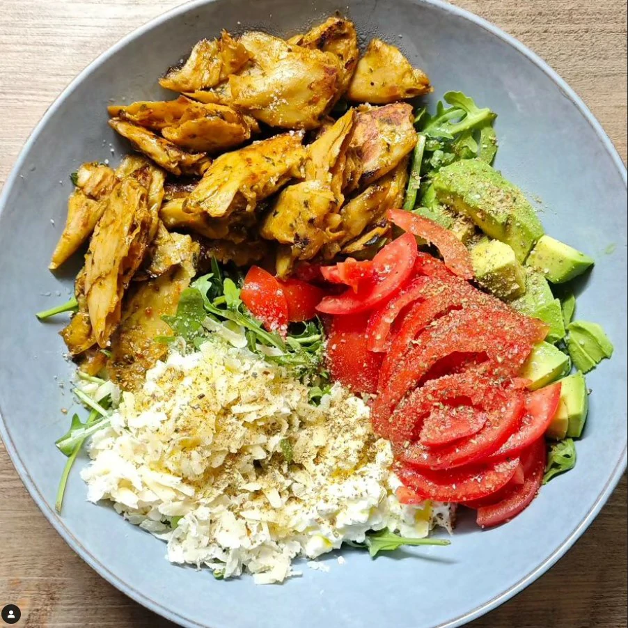 Deliciosa Ensalada de Rúcula con Proteína Vegana